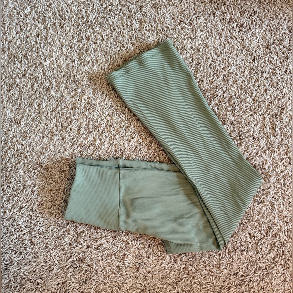 Woman’s Athleta Elevation Crop Flare Leggings